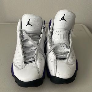 Jordan 13 Retro. Lakes. Color White/Black-Court Pupler-University Gold.